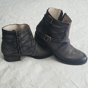 Freebird by Steve Madden "Sammi" size 7